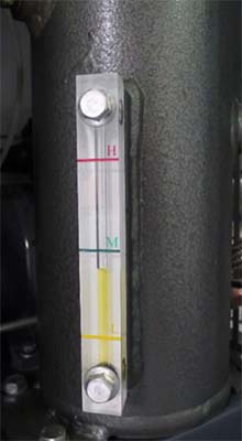 Rahasia Oli Biar Kompresor Tetap Adem & Tahan Lembur! 7 pipa pengintai oli
